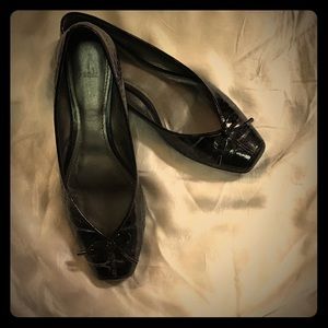 Women’s alligator patent leather shoes